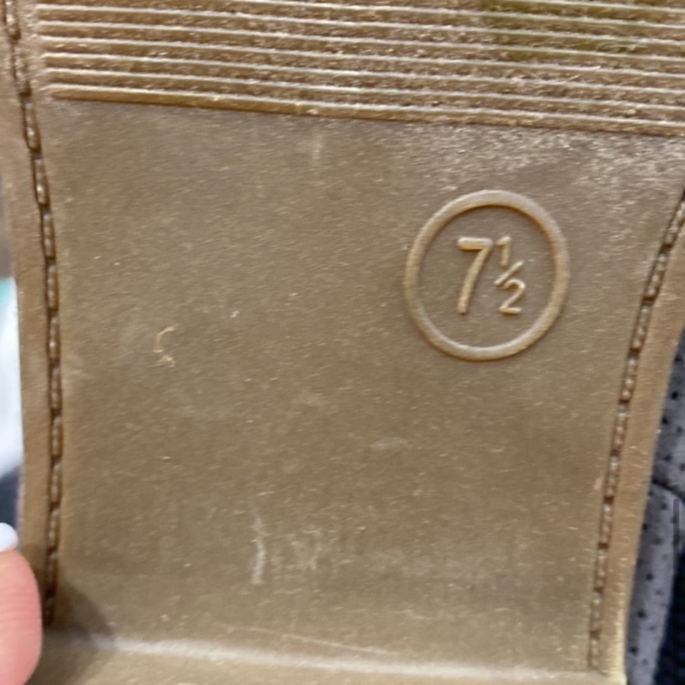 Universal Thread Booties - Picture 7 of 8